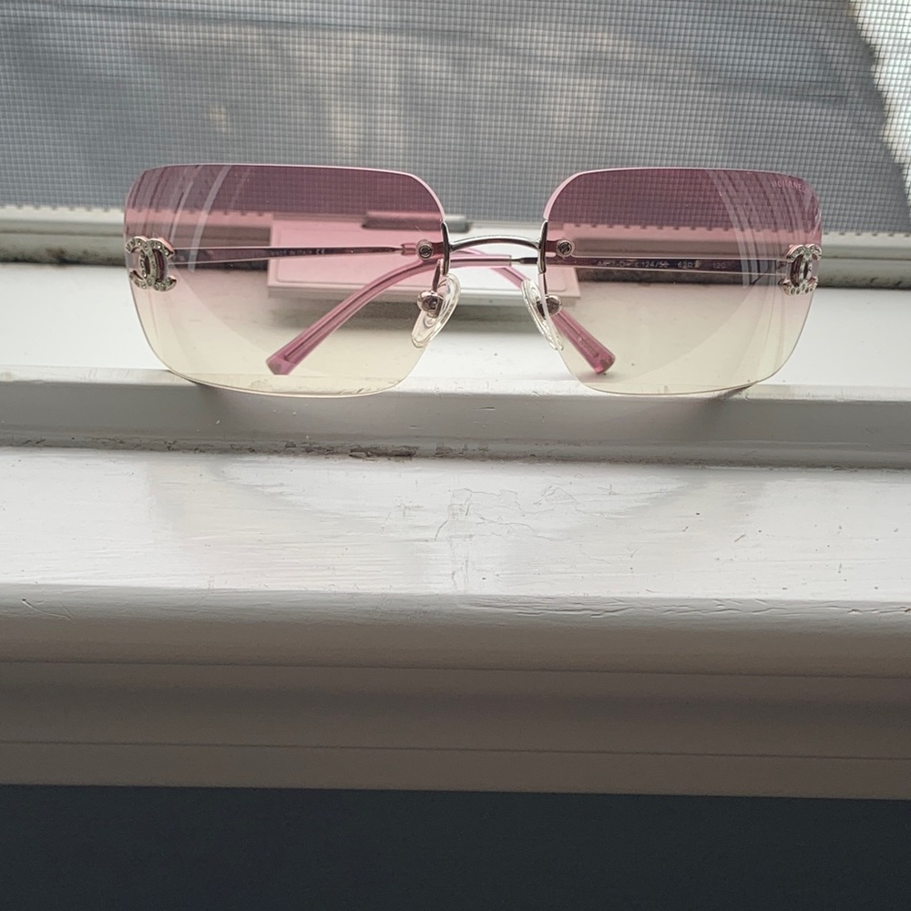 🌺CHANEL PINK GRADIENT AND RHINESTONE GLASSES🌺